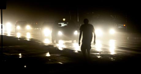 Brazílie bez proudu. Ulice osvtlovaly jen svtla aut.